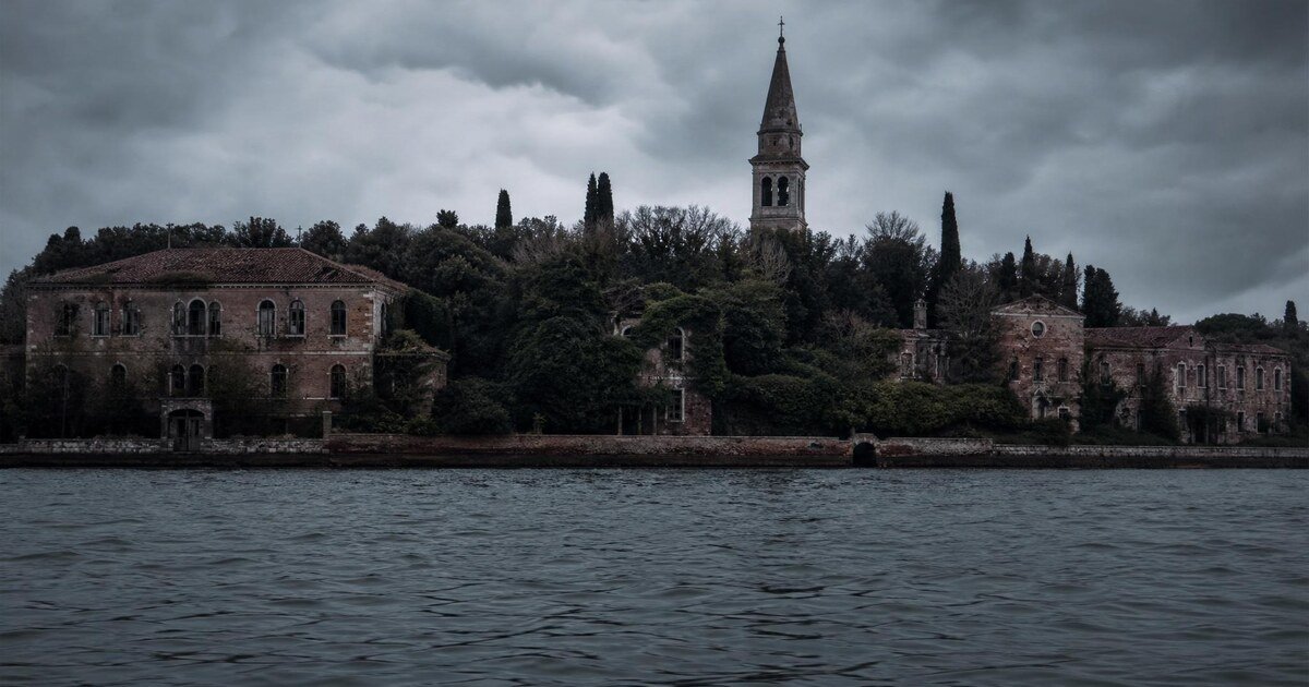 Isola Poveglia: storia, leggenda e mistero del luogo più maledetto d'Italia