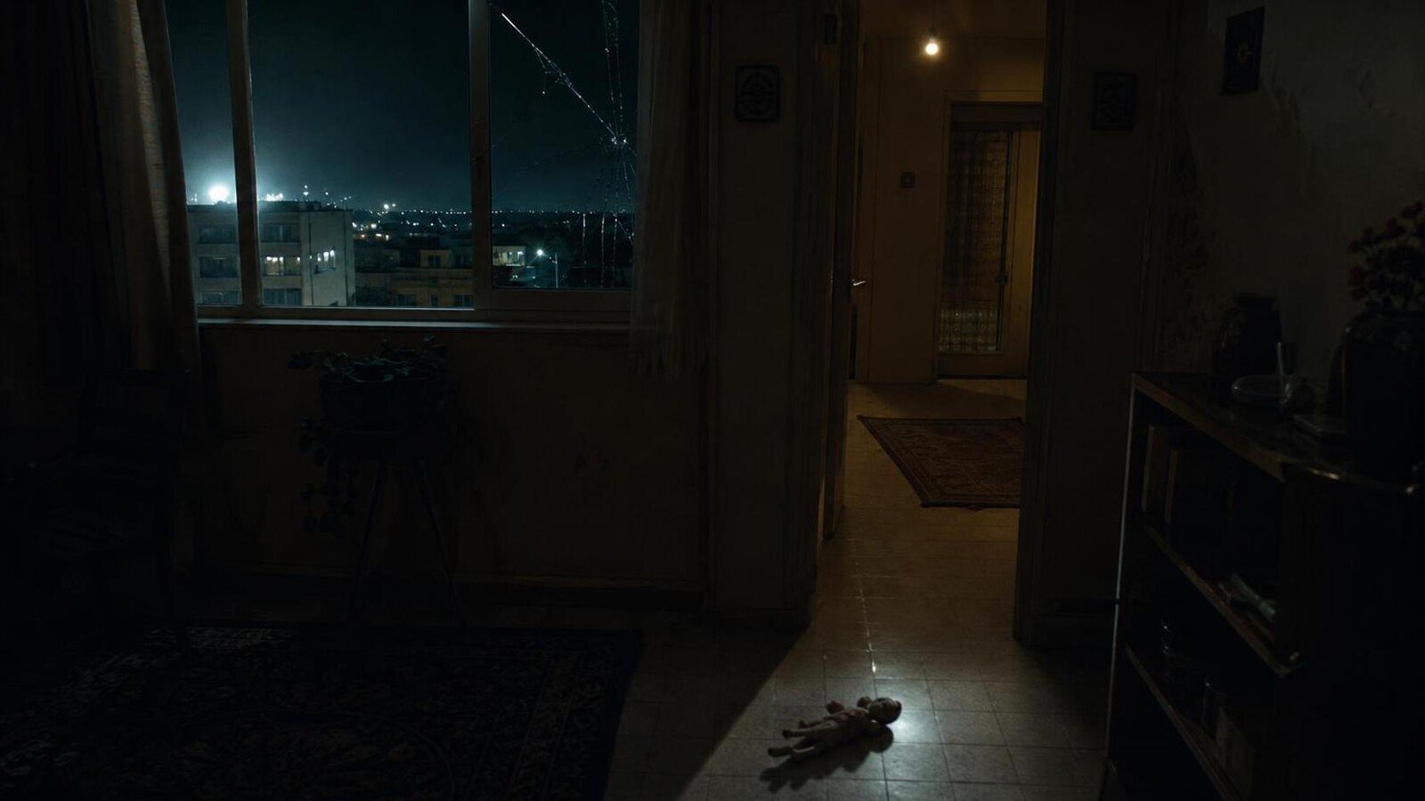 Under the Shadow: recensione della guerra che lascia entrare il djinn