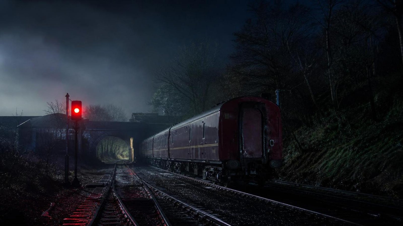 Perché i treni notturni generano storie di fantasmi