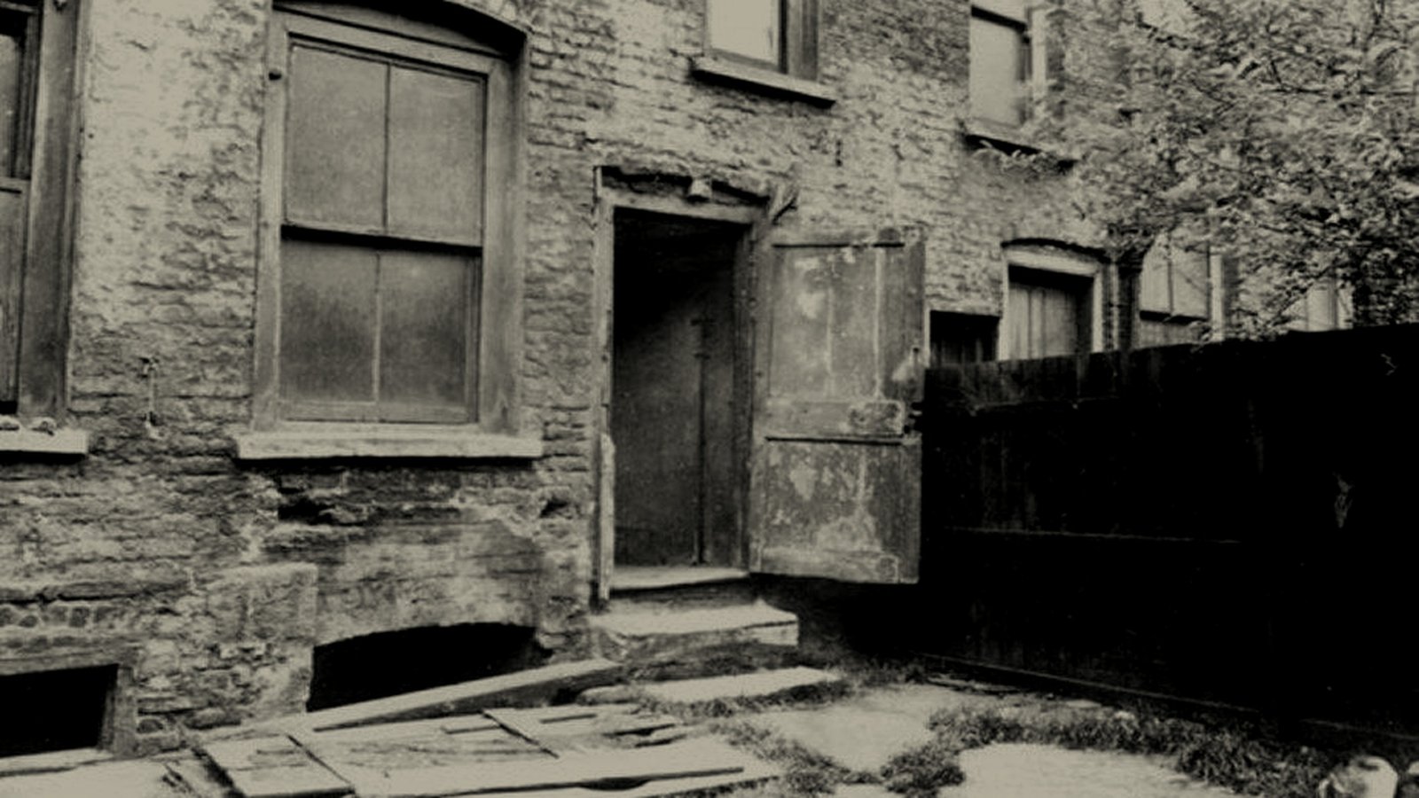 Whitechapel infestata: documenti, tour del mistero e memoria delle vittime